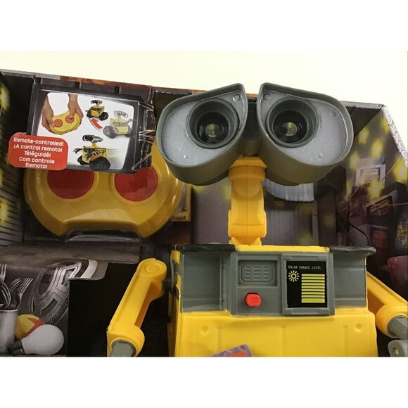 Hello Wall E RC Remote Control Toy Light up Sounds Mattel Disney Pixar 2019 New - Picture 4 of 10